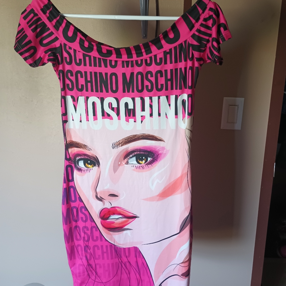 UEC MOSCHINO DRESSS